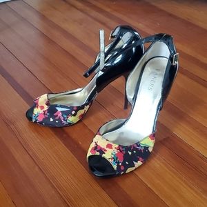 Black pumps with floral